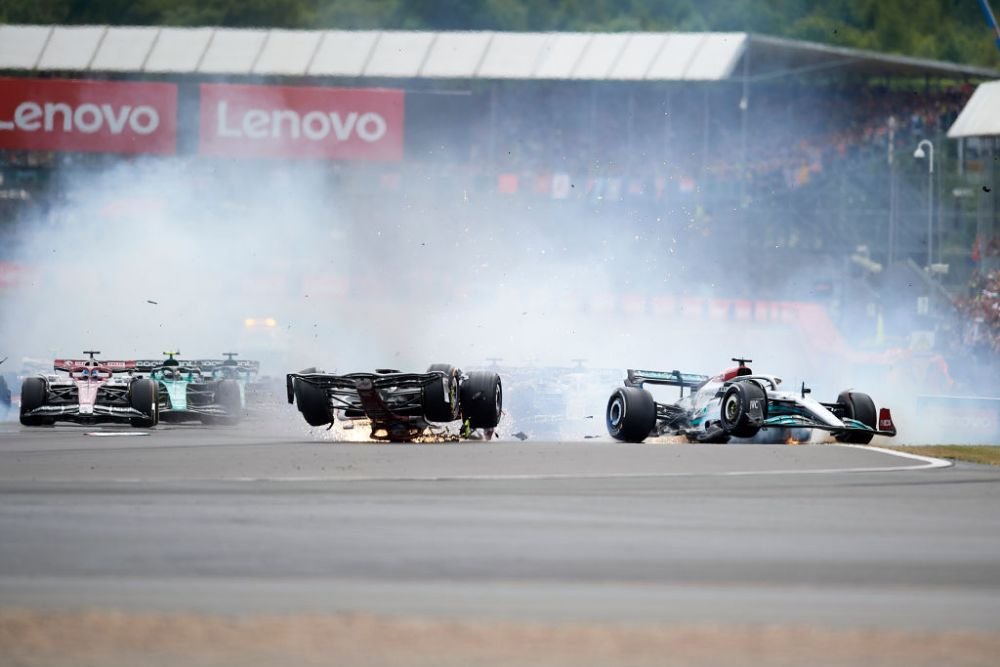 Primul mesaj al pilotului chinez accidentat în teribilul impact de la Marele Premiu de la Silverstone. Cum se simte Zhou Guanyu_5