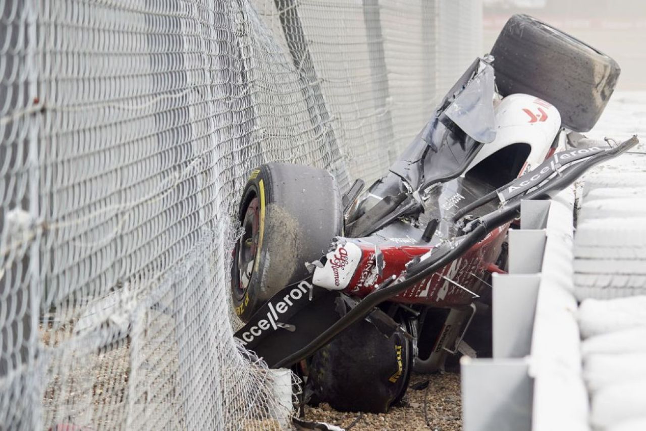 Primul mesaj al pilotului chinez accidentat în teribilul impact de la Marele Premiu de la Silverstone. Cum se simte Zhou Guanyu_9