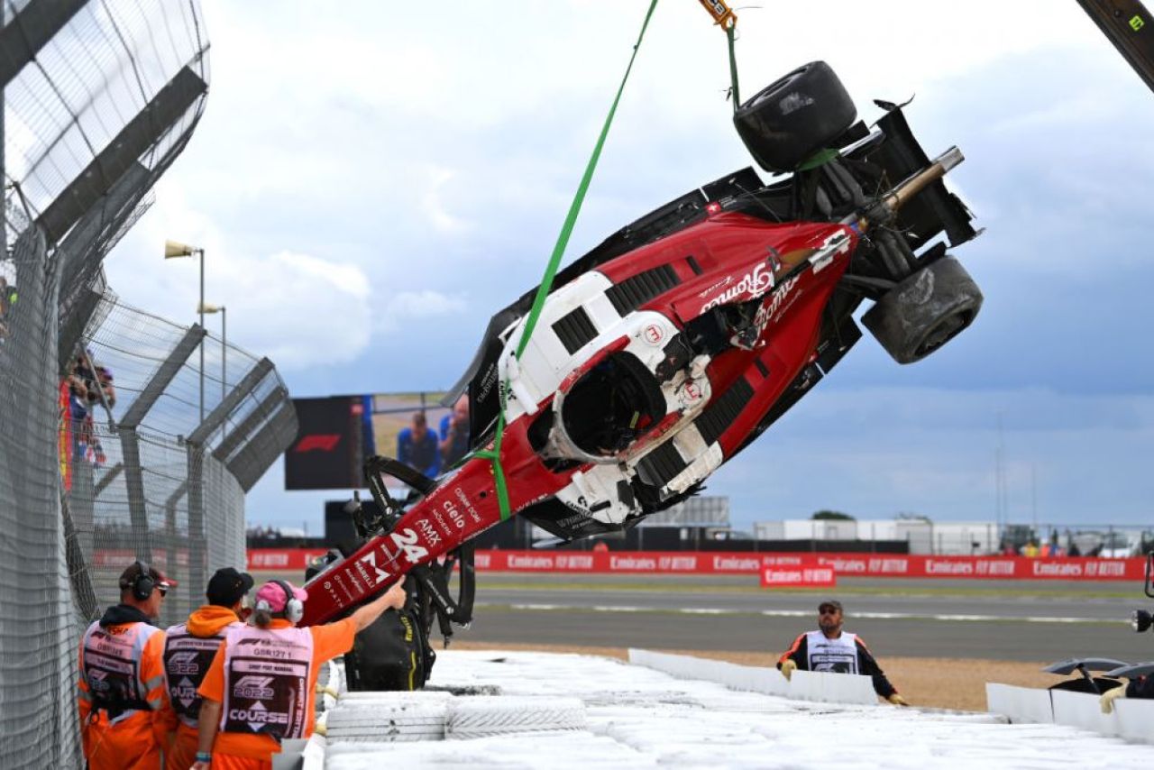 Primul mesaj al pilotului chinez accidentat în teribilul impact de la Marele Premiu de la Silverstone. Cum se simte Zhou Guanyu_11