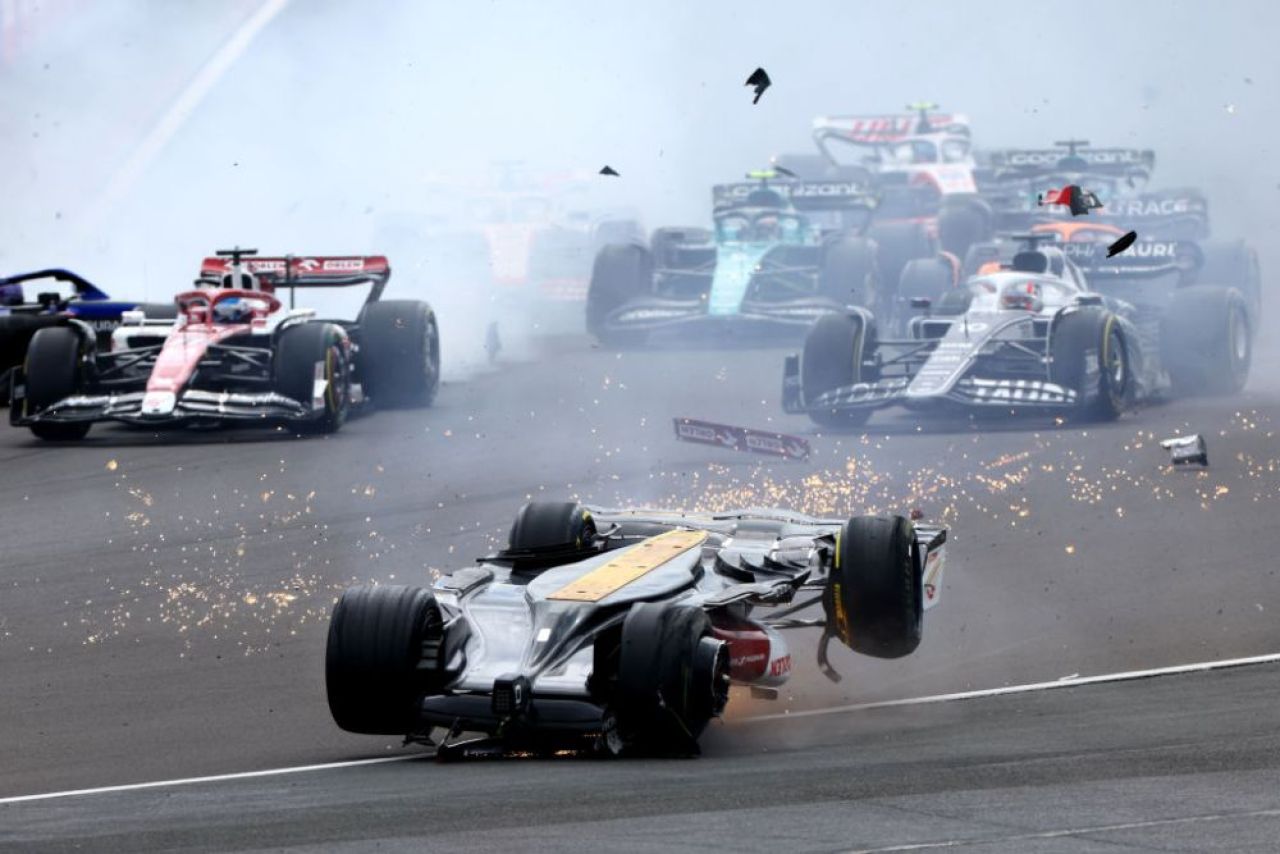 Primul mesaj al pilotului chinez accidentat în teribilul impact de la Marele Premiu de la Silverstone. Cum se simte Zhou Guanyu_12