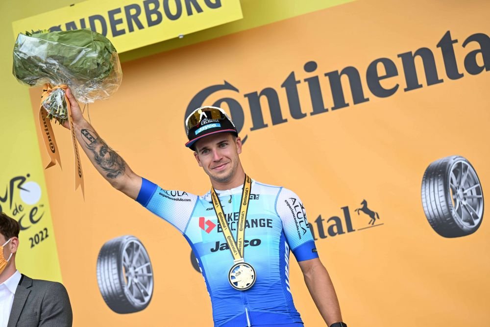&rdquo;Ciclistul XXX&rdquo; a c&acirc;știgat etapa a treia din Turul Franței! Toți cei clasați pe podium au terminat cu același timp
