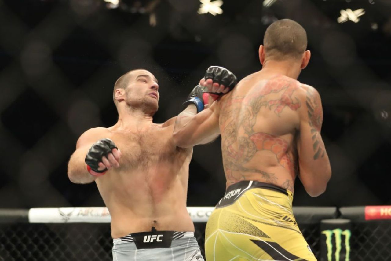 Lovitura s-a auzit în toată sala! K.O. brutal în UFC 276: „E un asasin!” _5