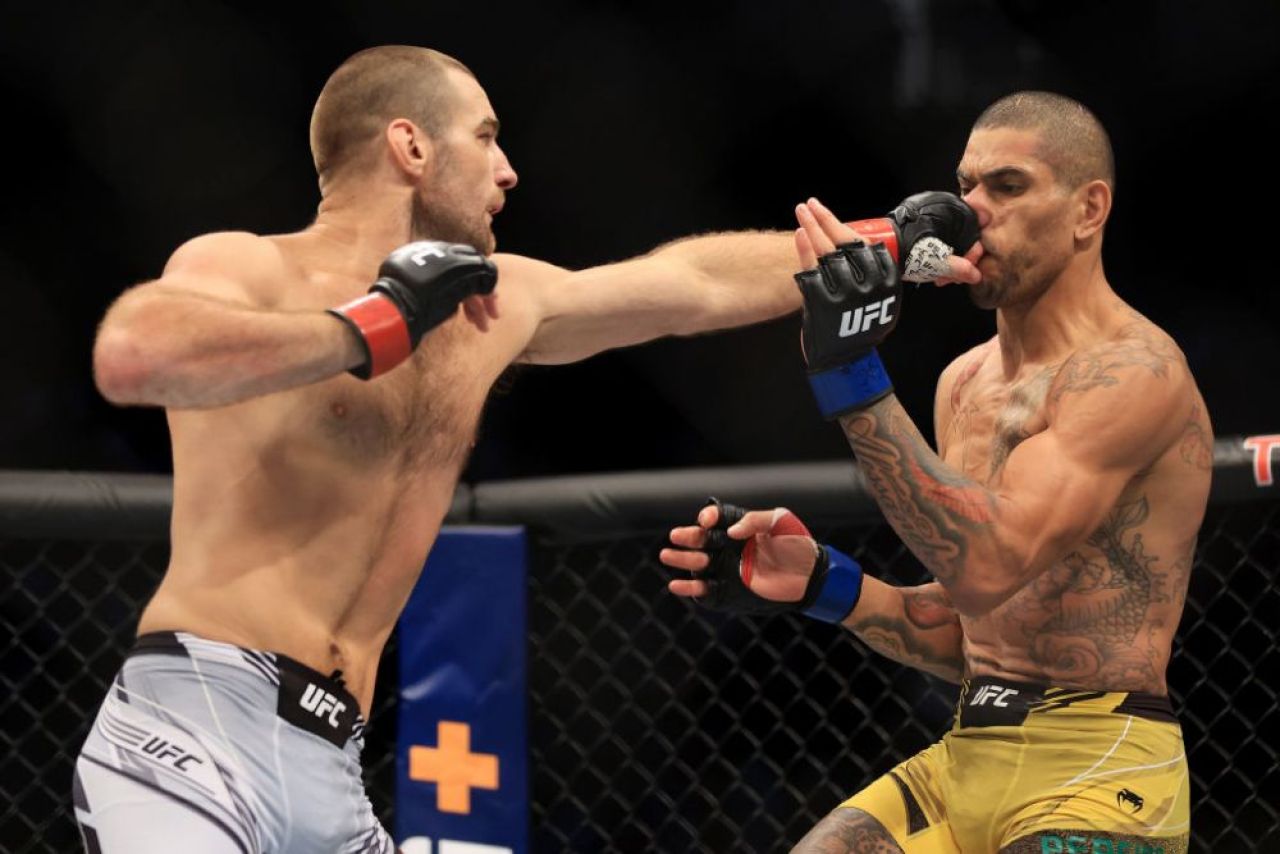 Lovitura s-a auzit în toată sala! K.O. brutal în UFC 276: „E un asasin!” _10