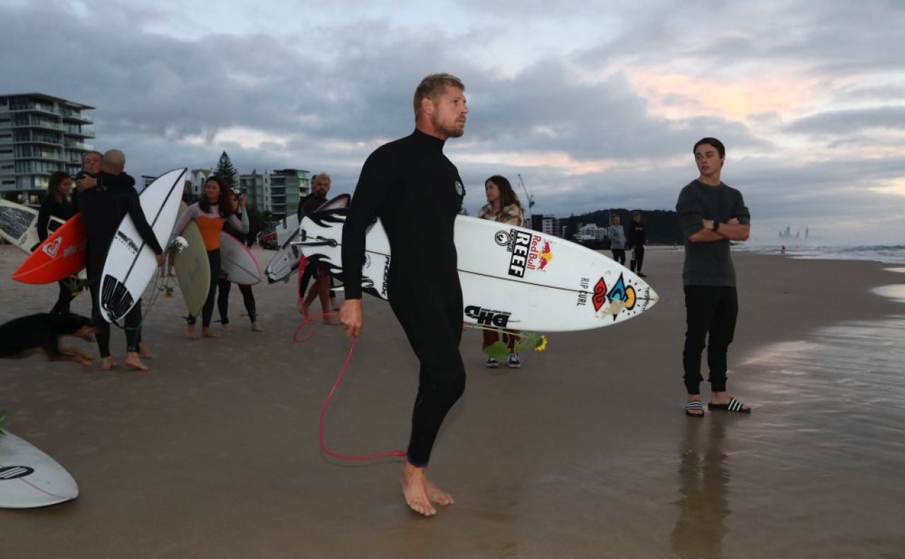 Surferul care a scăpat ca prin minune de furia unui rechin. Metoda care l-a ajutat pe Mick Fanning să supraviețuiască_2