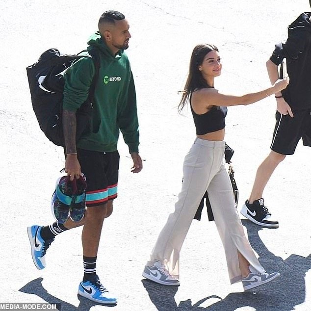 Ea este bomba sexy care îl 'liniștește' pe rebelul Nick Kyrgios! Cu cine se iubește controversatul tenismen _24