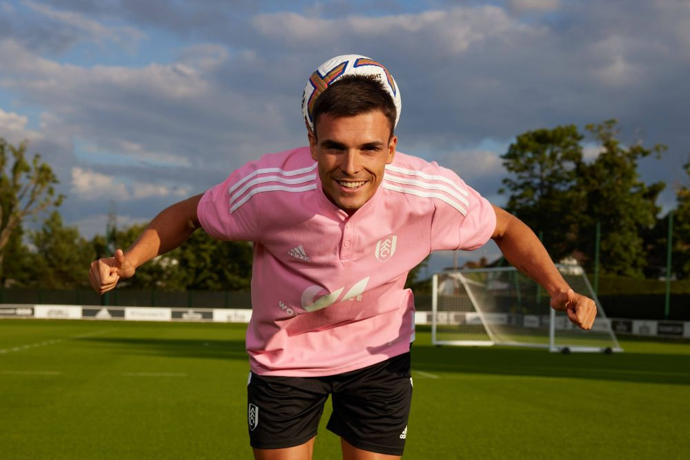 Așa se face o intrare &icirc;n scenă! Imagini de la prezentarea lui Palhinha