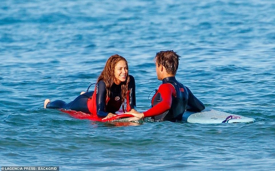 L-a și uitat pe Pique? Cu cine a fost surprinsă Shakira în vacanță _3