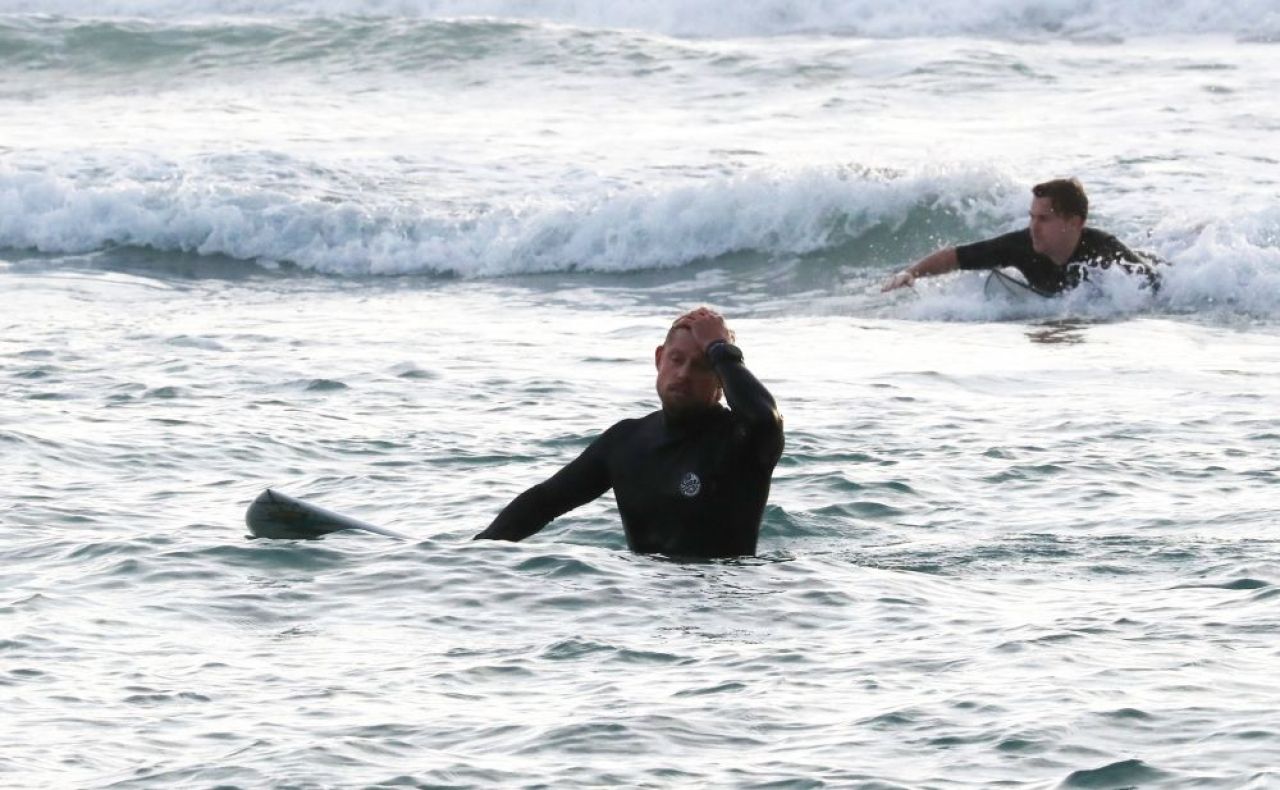 A scăpat ca prin urechile acului de un rechin! Reacția surferului după teribilul accident: