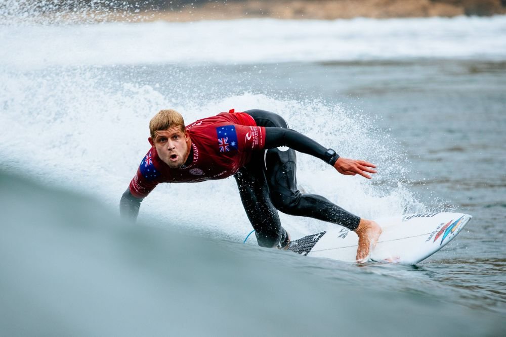 A scăpat ca prin urechile acului de un rechin! Reacția surferului după teribilul accident: 