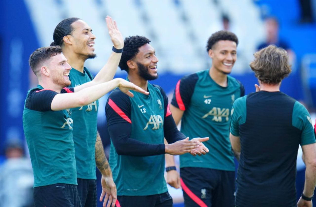 Liverpool nu vrea să-și piardă fundașul! Efortul pe care-l depun