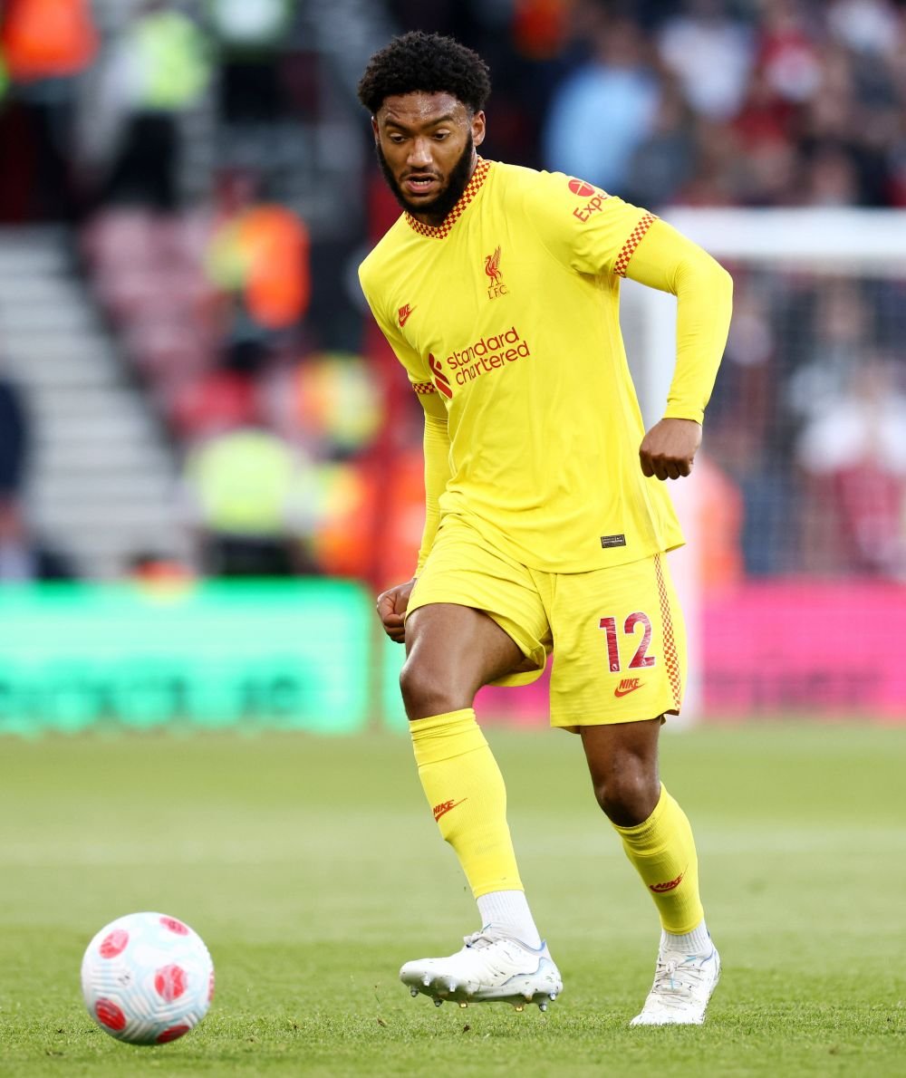 Liverpool nu vrea să-și piardă fundașul! Efortul pe care-l depun 