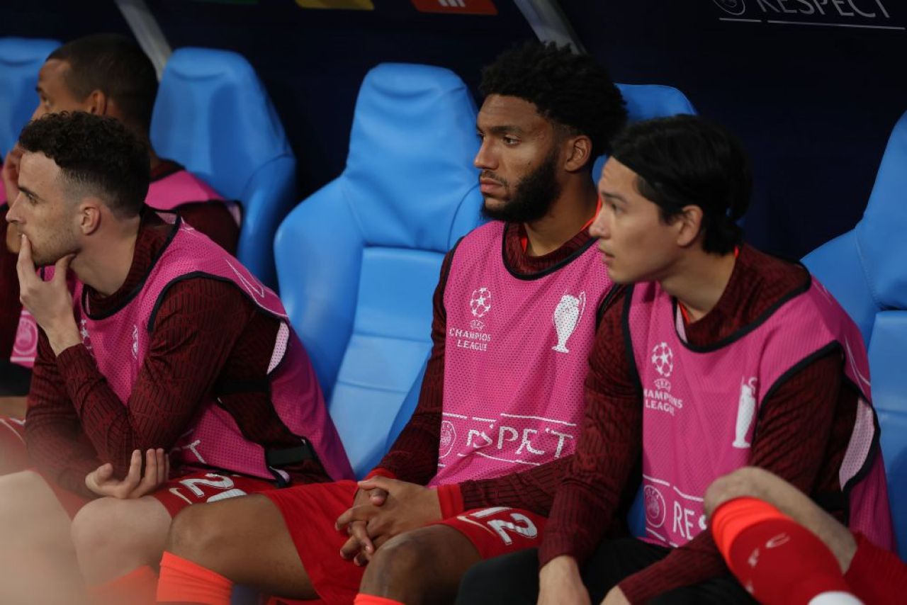 Liverpool nu vrea să-și piardă fundașul! Efortul pe care-l depun
