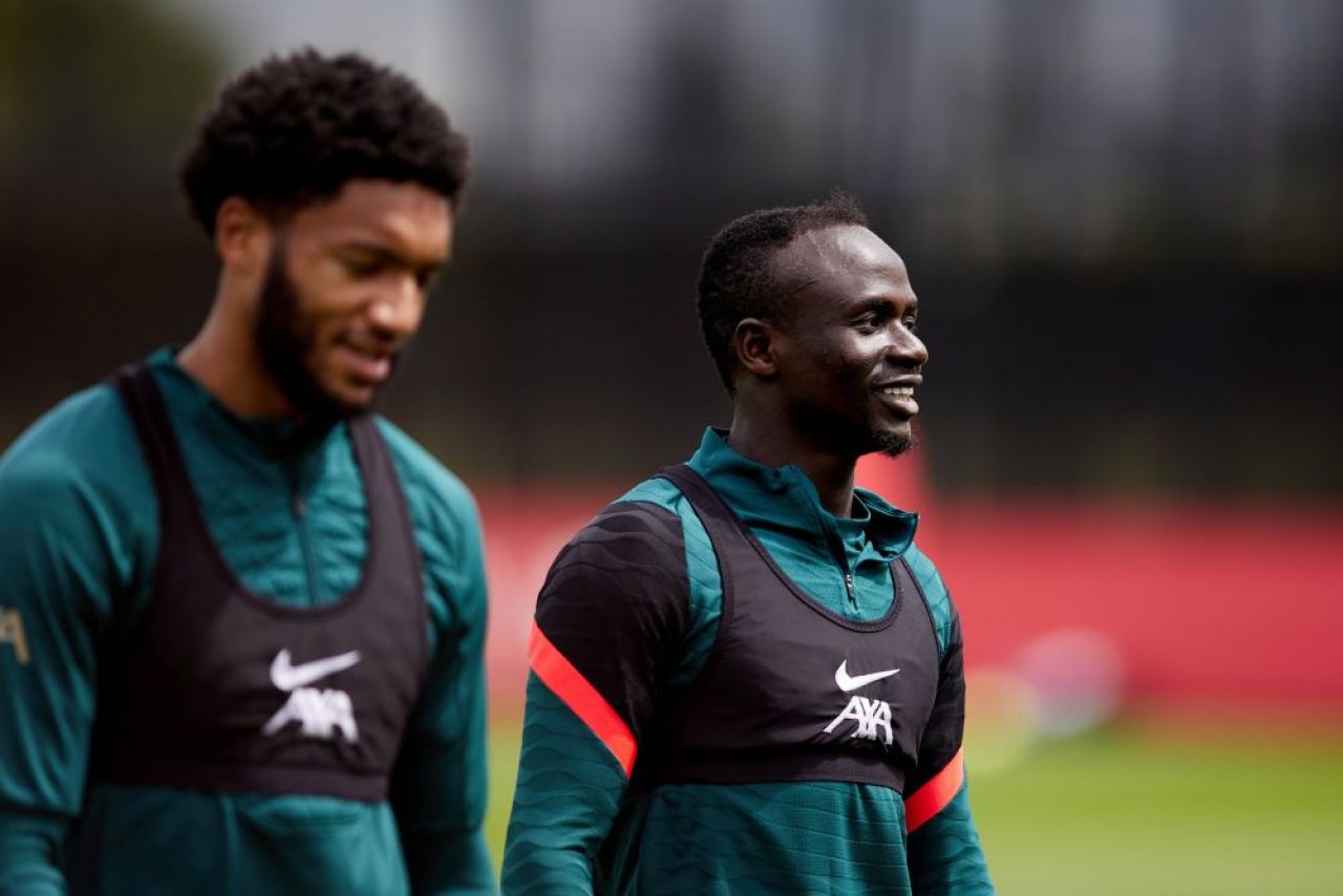 Liverpool nu vrea să-și piardă fundașul! Efortul pe care-l depun