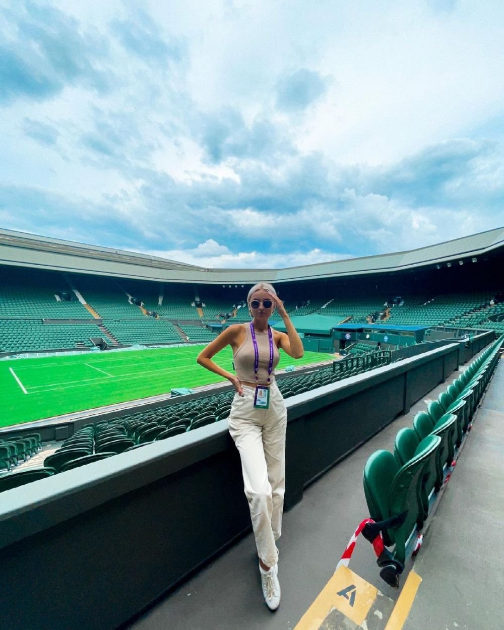 El a făcut spectacol la Wimbledon, dar ochii au fost pe ea în tribune! Cum arată iubita sexy a adversarului lui Nadal _9