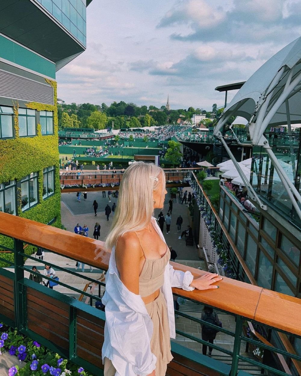 El a făcut spectacol la Wimbledon, dar ochii au fost pe ea în tribune! Cum arată iubita sexy a adversarului lui Nadal _11