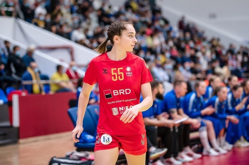 Oana Borș, una dintre cele mai talentate handbaliste din România, nevoită să stea pe bară peste un an!_3