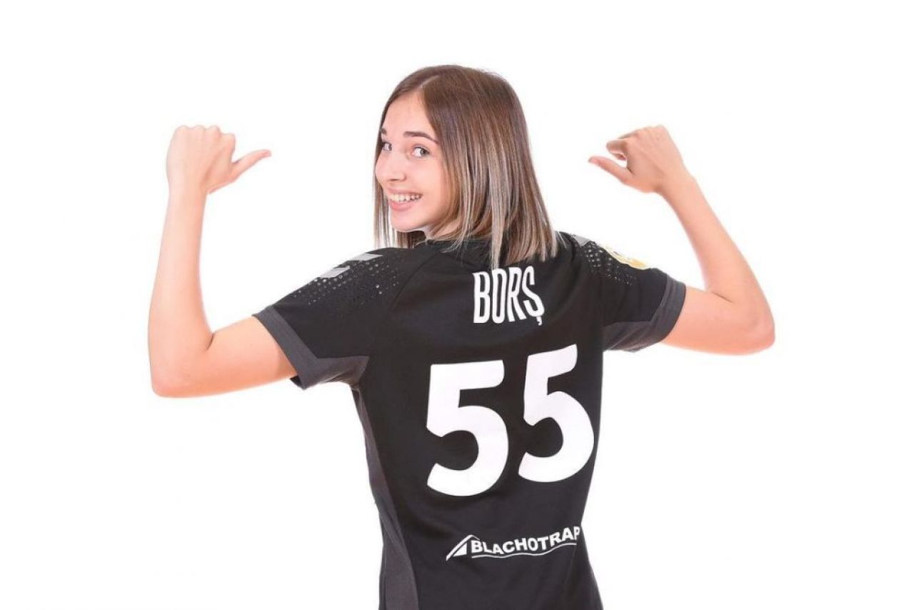 Oana Borș, una dintre cele mai talentate handbaliste din România, nevoită să stea pe bară peste un an!_6