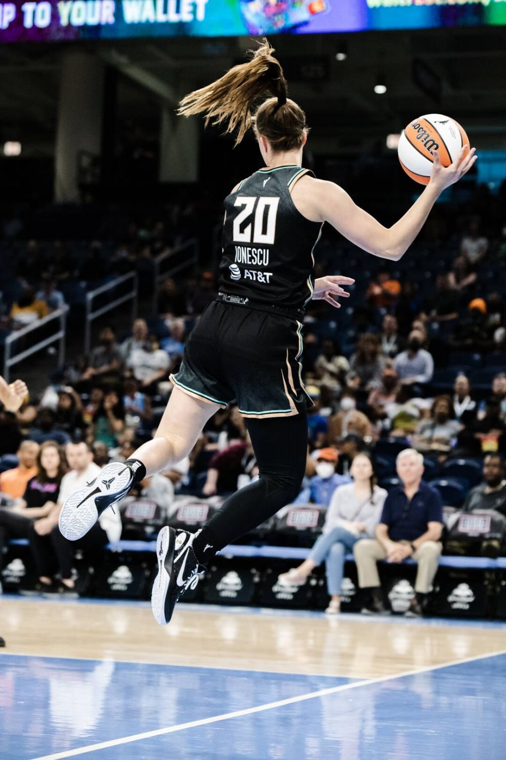 Vrăjitoarea Sabrina: record fabulos în WNBA al româncei Sabrina Ionescu!_11