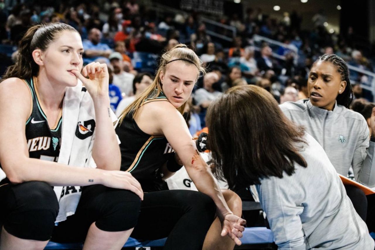 Vrăjitoarea Sabrina: record fabulos în WNBA al româncei Sabrina Ionescu!_12