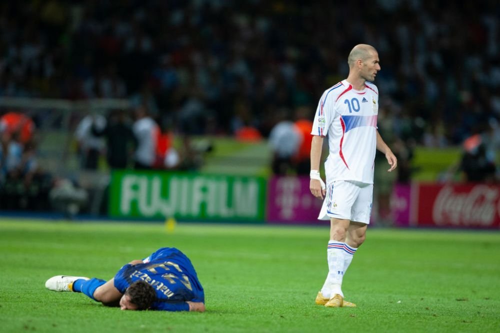 16 de ani de la momentul în care Zidane l-a lovit cu capul pe Materazzi și s-a retras din fotbal!_4