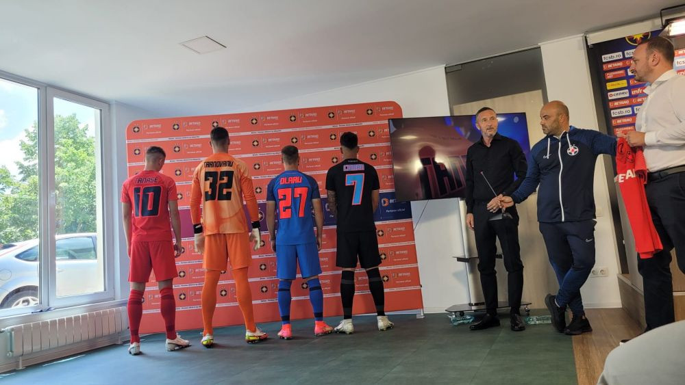 Primele imagini cu noul echipament de la FCSB: 