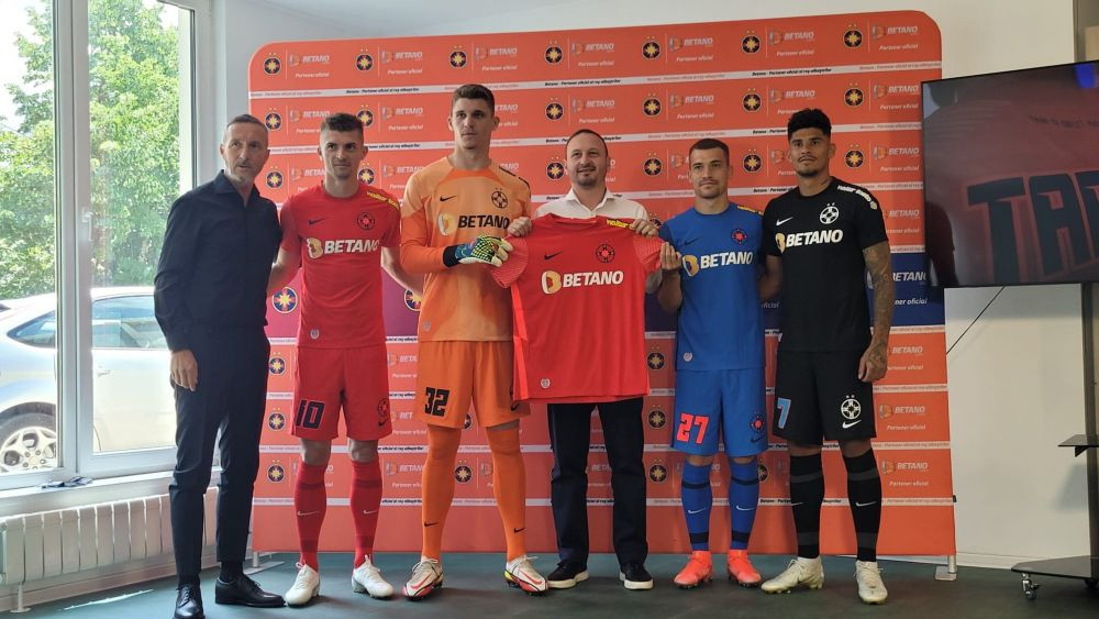 Primele imagini cu noul echipament de la FCSB: 