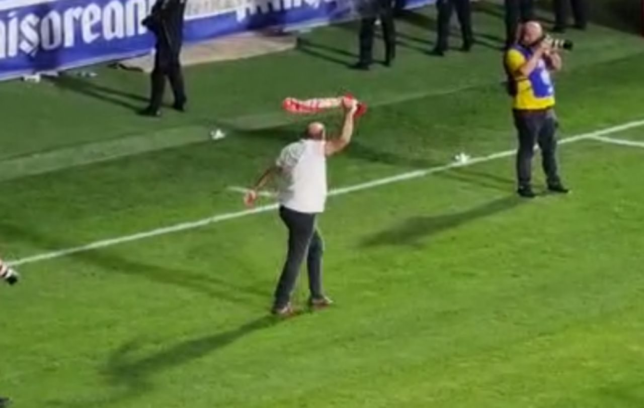 Laszlo Dioszegi, bucurie la cote extreme! Patronul lui Sepsi a intrat pe gazon după fluierul final_4