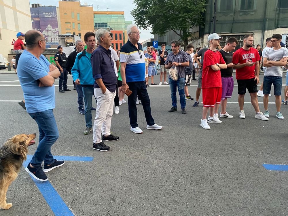 Universitatea Craiova și-a dezvăluit echipamentul pe care-l va folosi în sezonul 2022/23_4