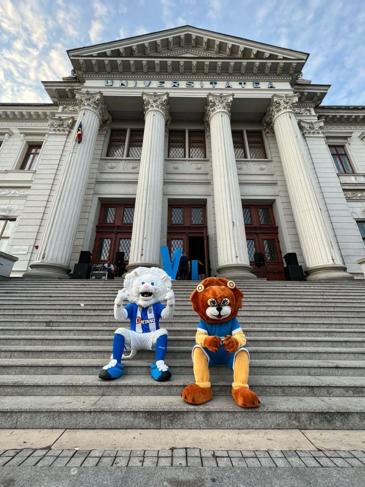 Universitatea Craiova și-a dezvăluit echipamentul pe care-l va folosi în sezonul 2022/23_10