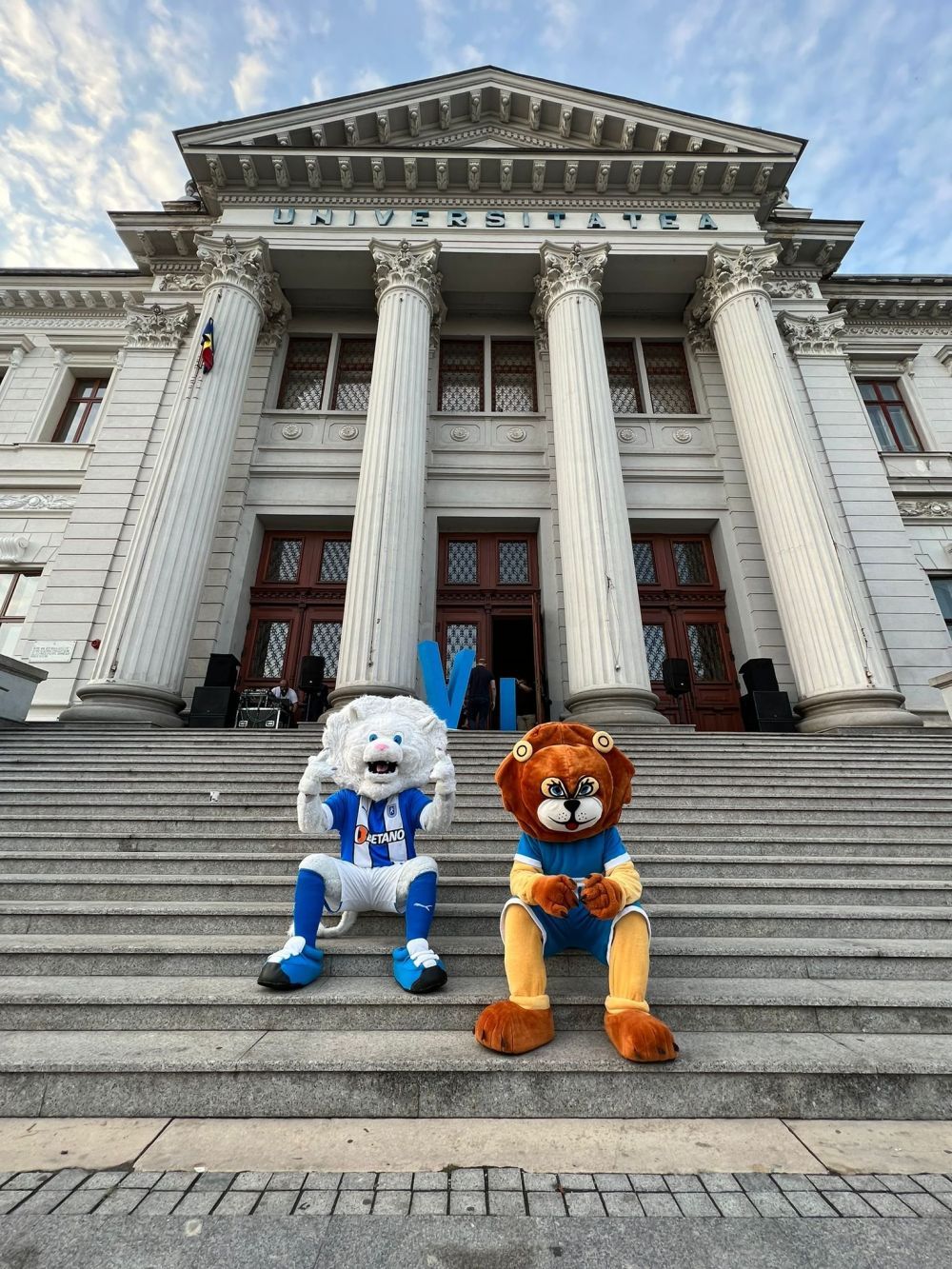 Universitatea Craiova și-a dezvăluit echipamentul pe care-l va folosi în sezonul 2022/23_10