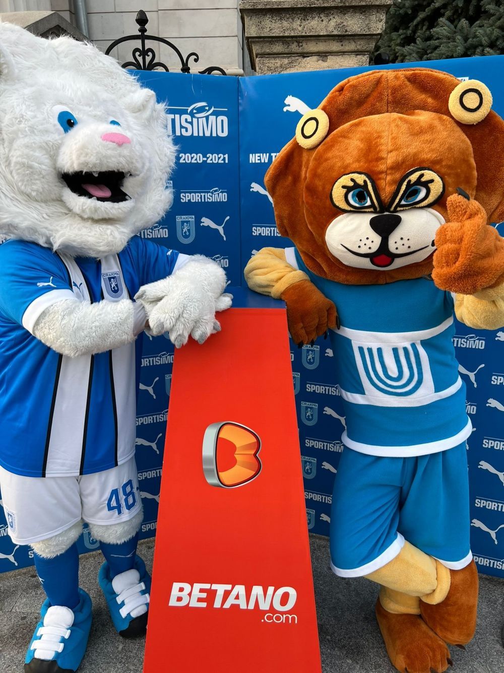 Universitatea Craiova și-a dezvăluit echipamentul pe care-l va folosi în sezonul 2022/23_11