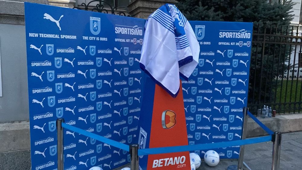 Universitatea Craiova și-a dezvăluit echipamentul pe care-l va folosi în sezonul 2022/23_5