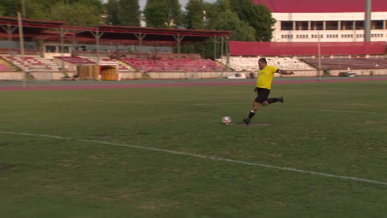 Mai tare ca jucătorii din Liga 1! Bobonete a executat perfect un penalty în meciul cu Dinamo, fără nicio șansă pentru portar_3