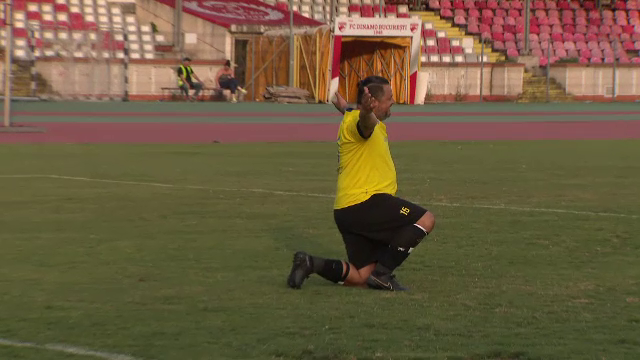Mai tare ca jucătorii din Liga 1! Bobonete a executat perfect un penalty în meciul cu Dinamo, fără nicio șansă pentru portar_4