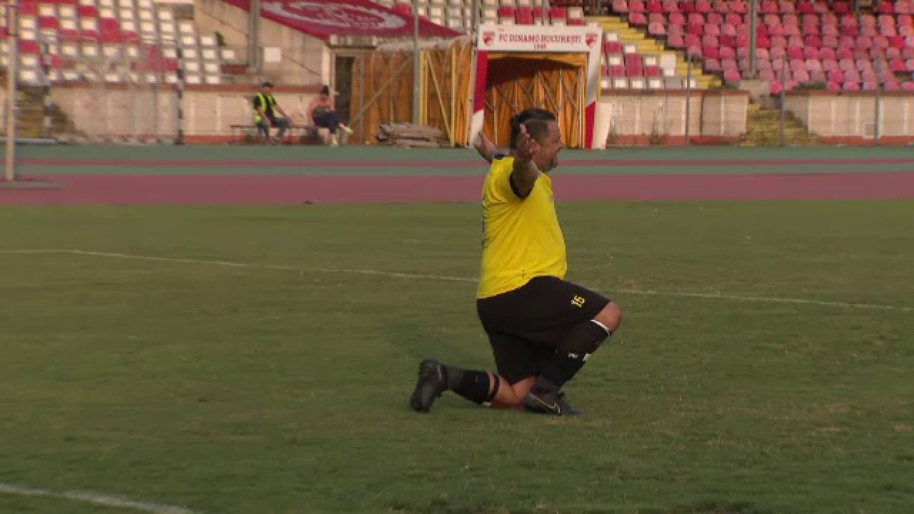 Mai tare ca jucătorii din Liga 1! Bobonete a executat perfect un penalty în meciul cu Dinamo, fără nicio șansă pentru portar_4