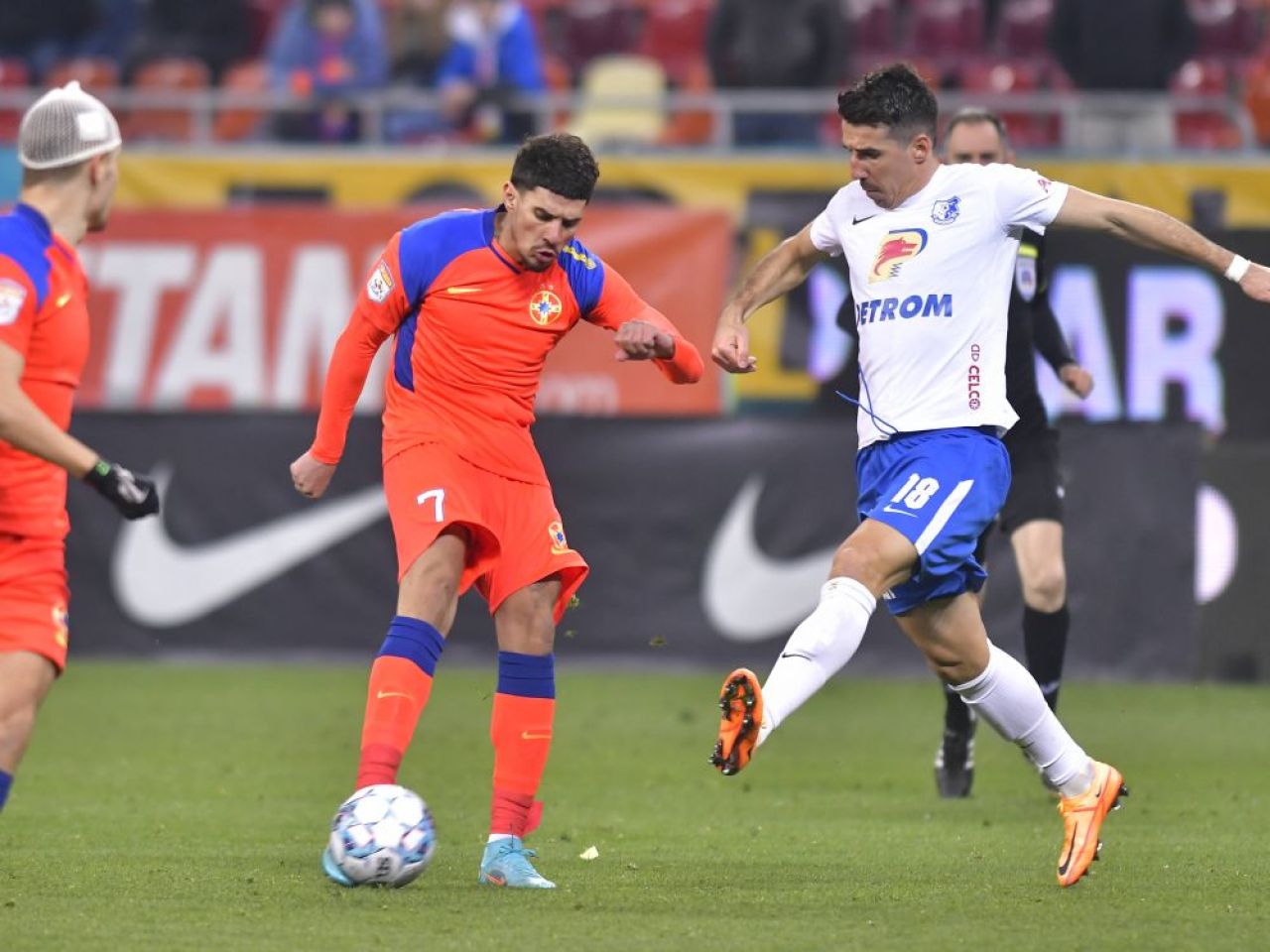 Cum ar putea arăta formula lui FCSB în noul sezon.