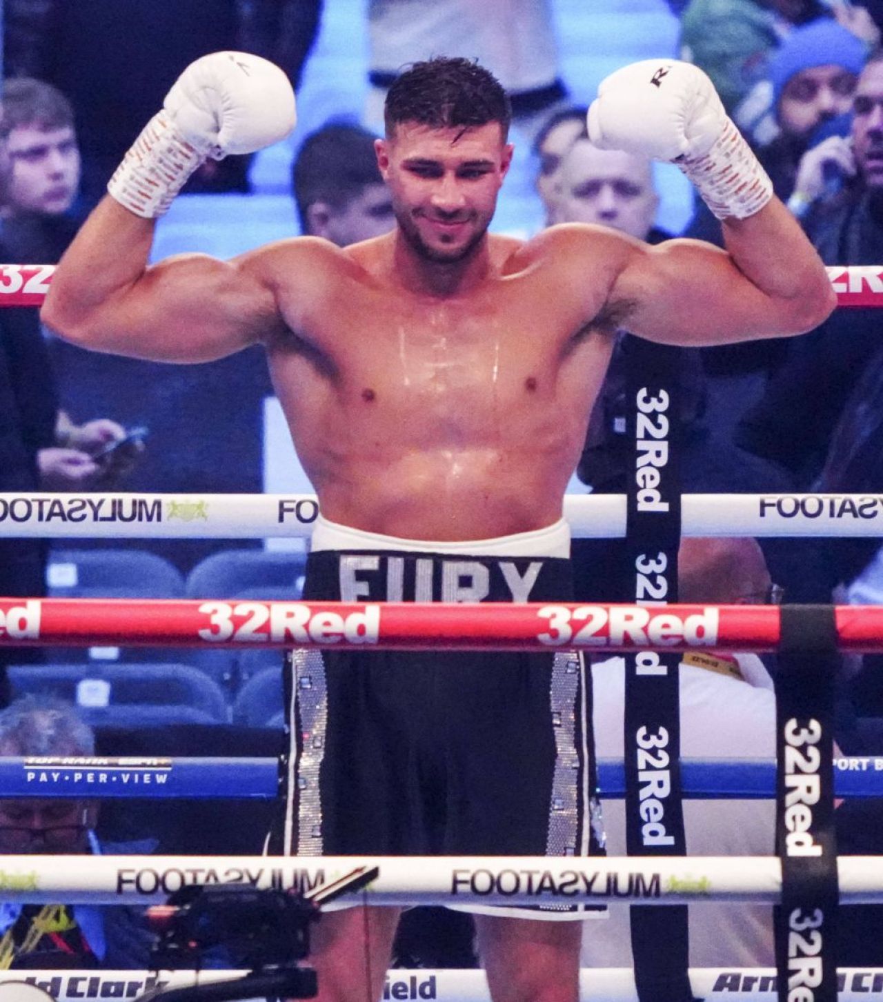 Fratele lui Tyson Fury a anulat meciul din SUA cu Jake Paul. Câți bani îi oferă vloggerul să se lupte cu el în Marea Britanie_9