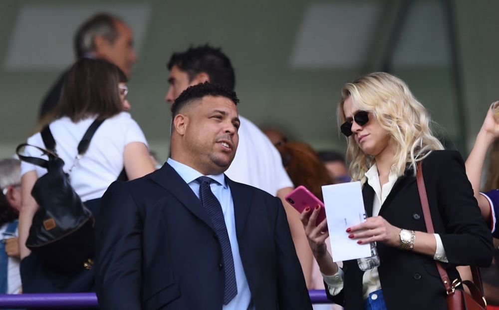 Cu greu mai poate fi recunoscut! Ronaldo a luat proporții, însă a cucerit un model cu 13 ani mai tânăr decât el _2