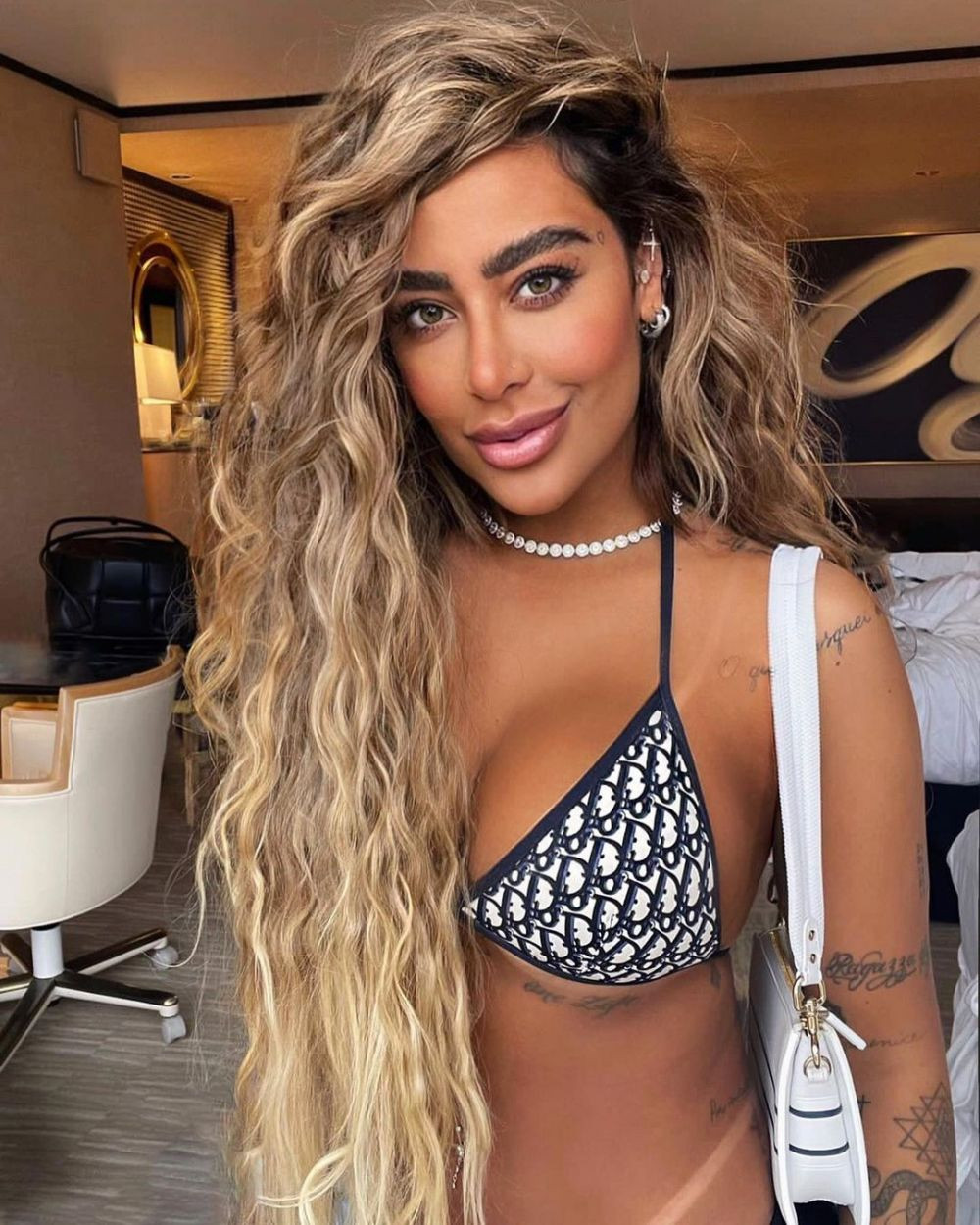 Sora lui Neymar, o adevărată zeiță! Tânăra de 26 de ani face furori cu aparițiile sale spectaculoase_8