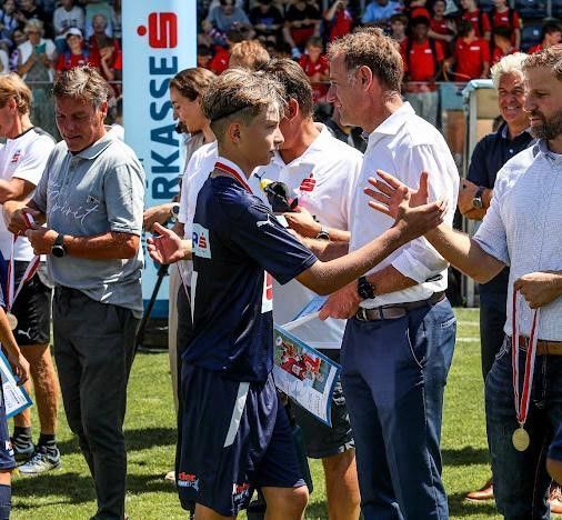 Un puști român are Austria la picioare: campion național la fotbal, vicecampion național la futsal_2