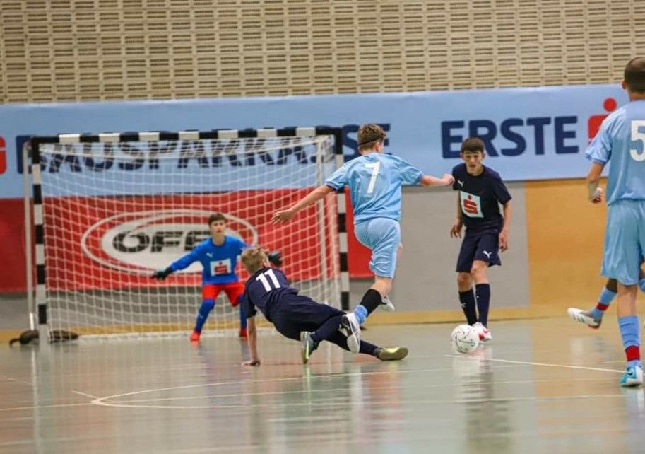 Un puști român are Austria la picioare: campion național la fotbal, vicecampion național la futsal_13