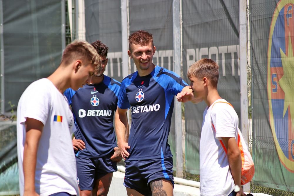 Fratele lui Tavi Popescu, la antrenamentul FCSB. Puștiul e considerat mai talentat decât vedeta 