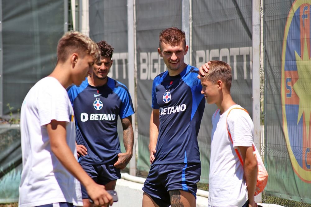 Fratele lui Tavi Popescu, la antrenamentul FCSB. Puștiul e considerat mai talentat decât vedeta 