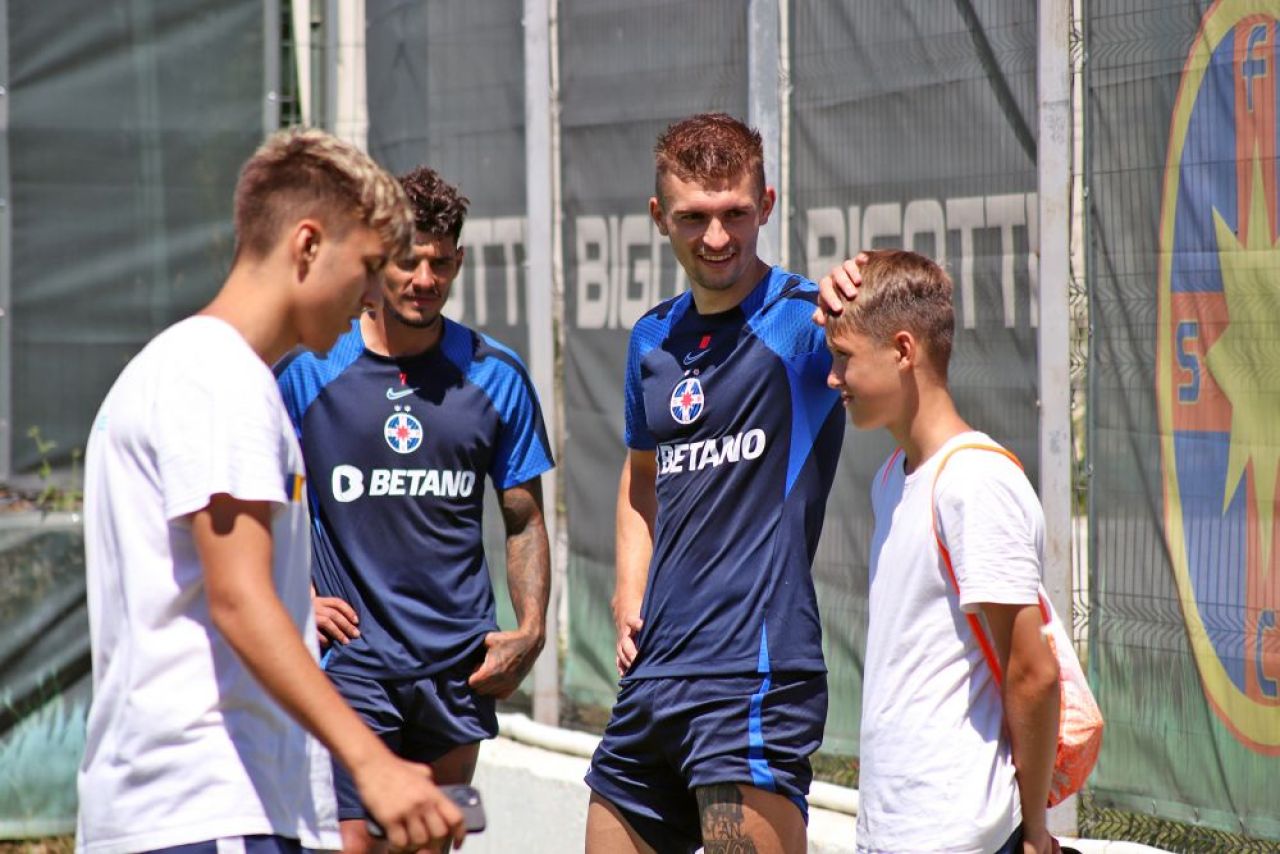 Fratele lui Tavi Popescu, la antrenamentul FCSB. Puștiul e considerat mai talentat decât vedeta