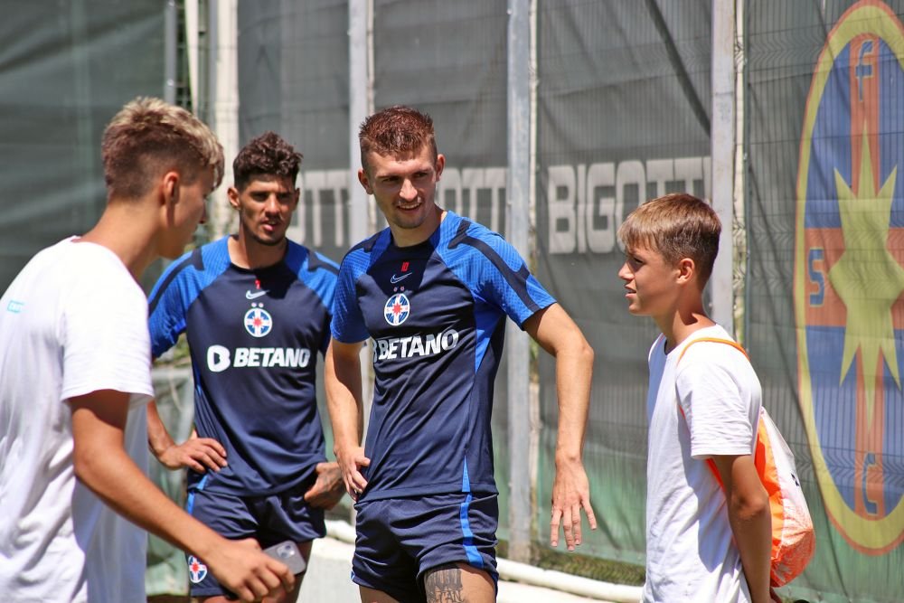 Fratele lui Tavi Popescu, la antrenamentul FCSB. Puștiul e considerat mai talentat decât vedeta 
