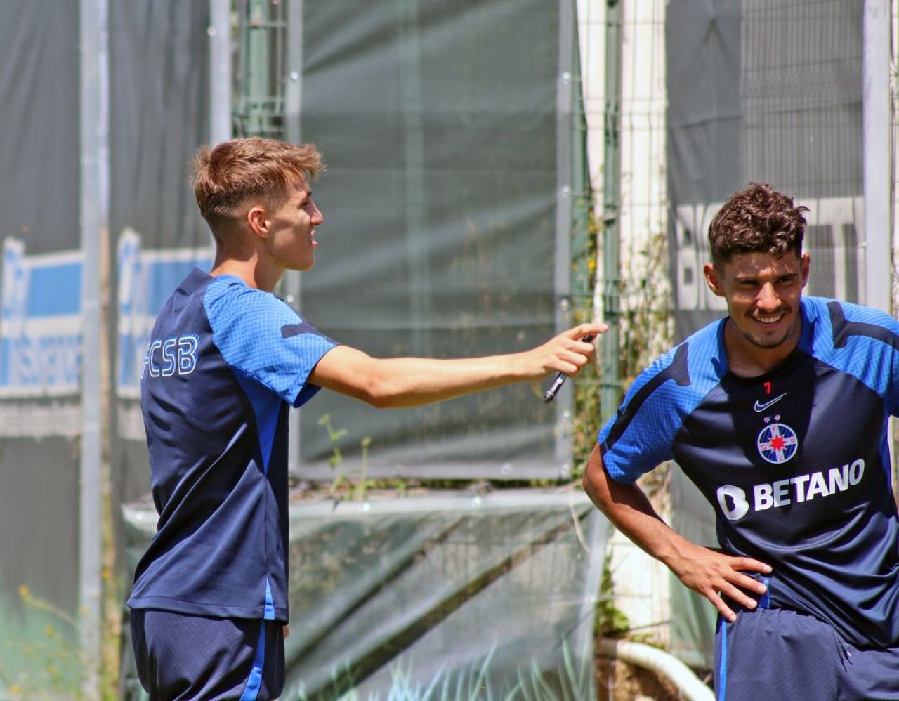 Fratele lui Tavi Popescu, la antrenamentul FCSB. Puștiul e considerat mai talentat decât vedeta