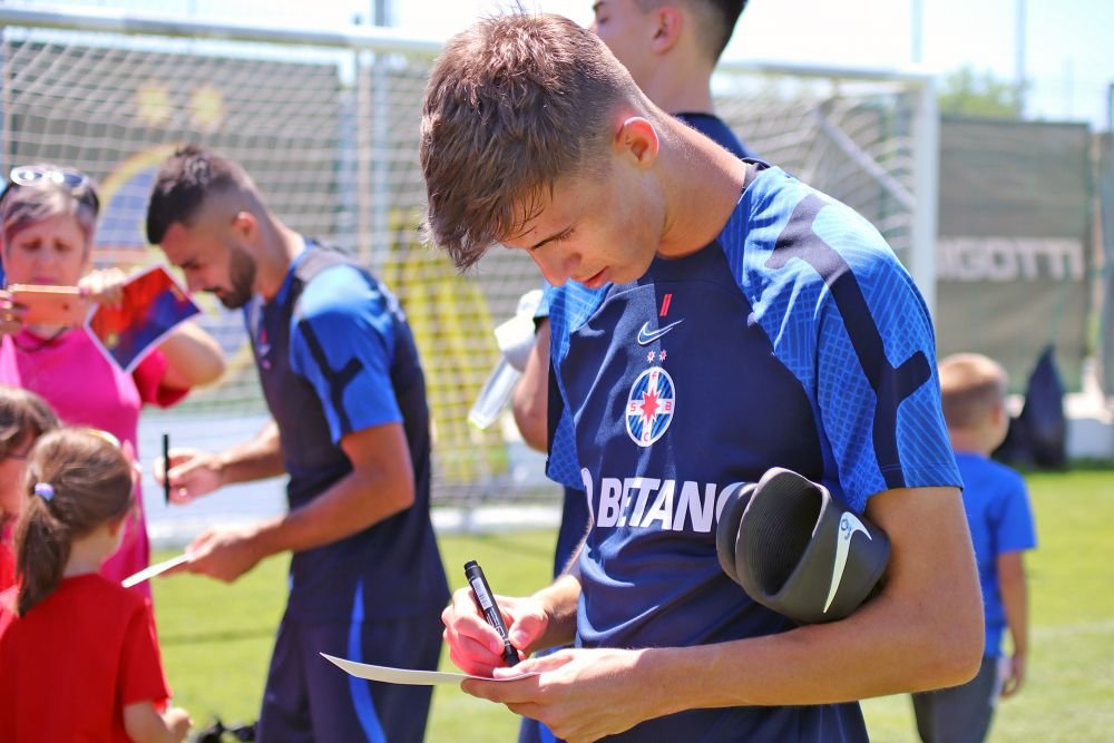 Jucătorii FCSB, asaltați în cantonamentul de la Berceni! Cine a intrat pe teren și ce le-au cerut jucătorilor_5