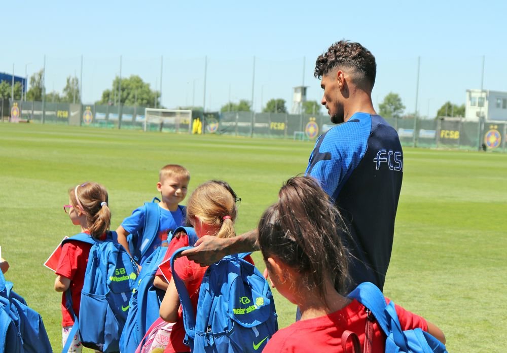 Jucătorii FCSB, asaltați în cantonamentul de la Berceni! Cine a intrat pe teren și ce le-au cerut jucătorilor_12