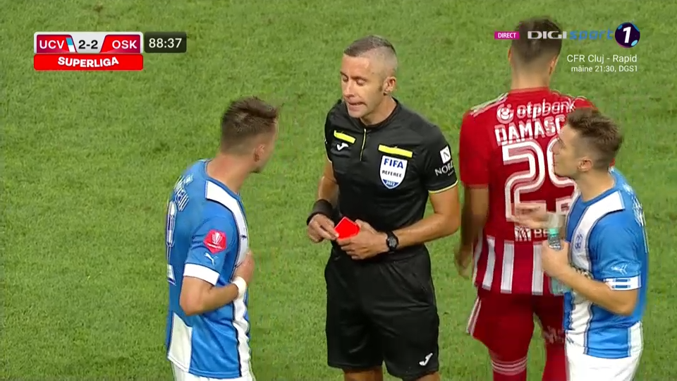 Se vede efectul VAR în Superliga! Mateiu, eliminat în meciul cu Sepsi după o decizie luată în urma consultării arbitrajului video_6