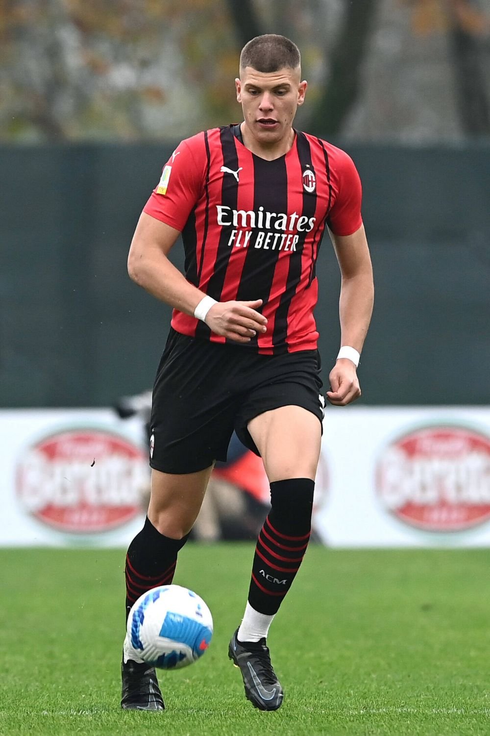 Încă un român la AC Milan! Cine e jucătorul folosit de Stefano Pioli în primul amical al verii_4